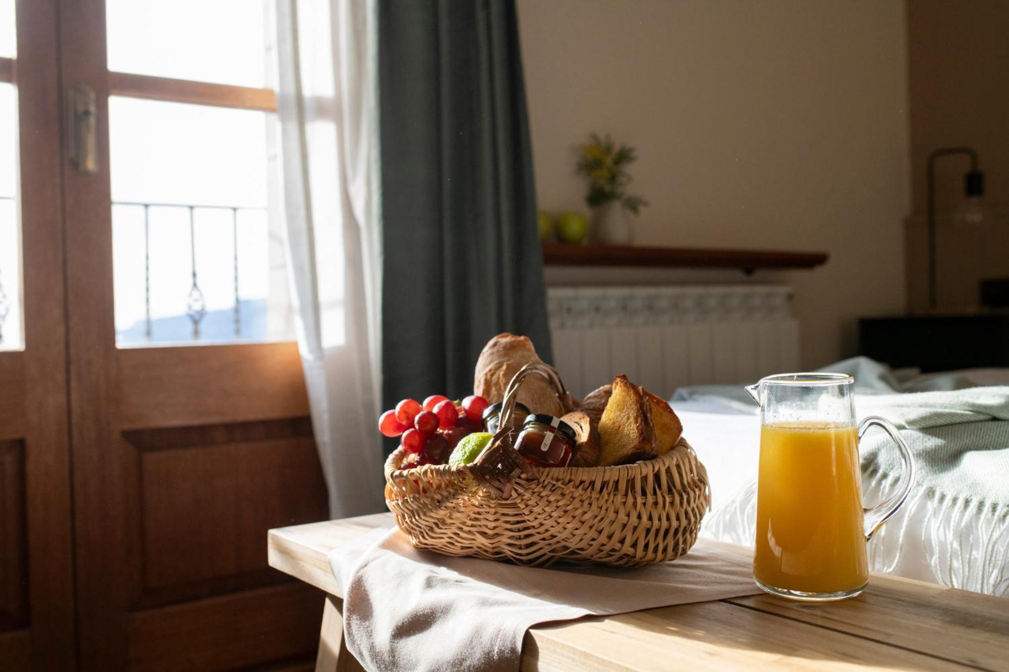 Hotel Siuranella Сиурана Екстериор снимка